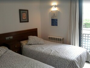 2 chambres, fer et planche à repasser, Wi-Fi gratuit, draps fournis