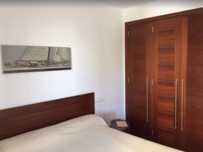 2 chambres, fer et planche à repasser, Wi-Fi gratuit, draps fournis