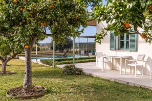 Outdoor dining - Holiday Home "Sa Verdal" with Pool, Wi-Fi, Air Conditioning & Garden (Selva)
