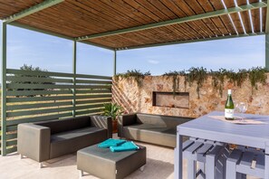 تناول الطعام بالخارج