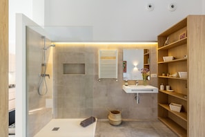 تجهيزات دش، مجففات شعر، مناشف