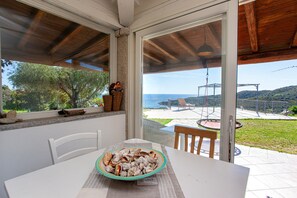 Dining - Holiday Villa "Risveglio Con Alba" with Sea View, Garden & Terrace (san teodoro)