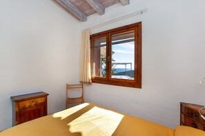 2 bedrooms, iron/ironing board, free WiFi, bed sheets - Holiday Villa "Risveglio Con Alba" with Sea View, Garden & Terrace (san teodoro)