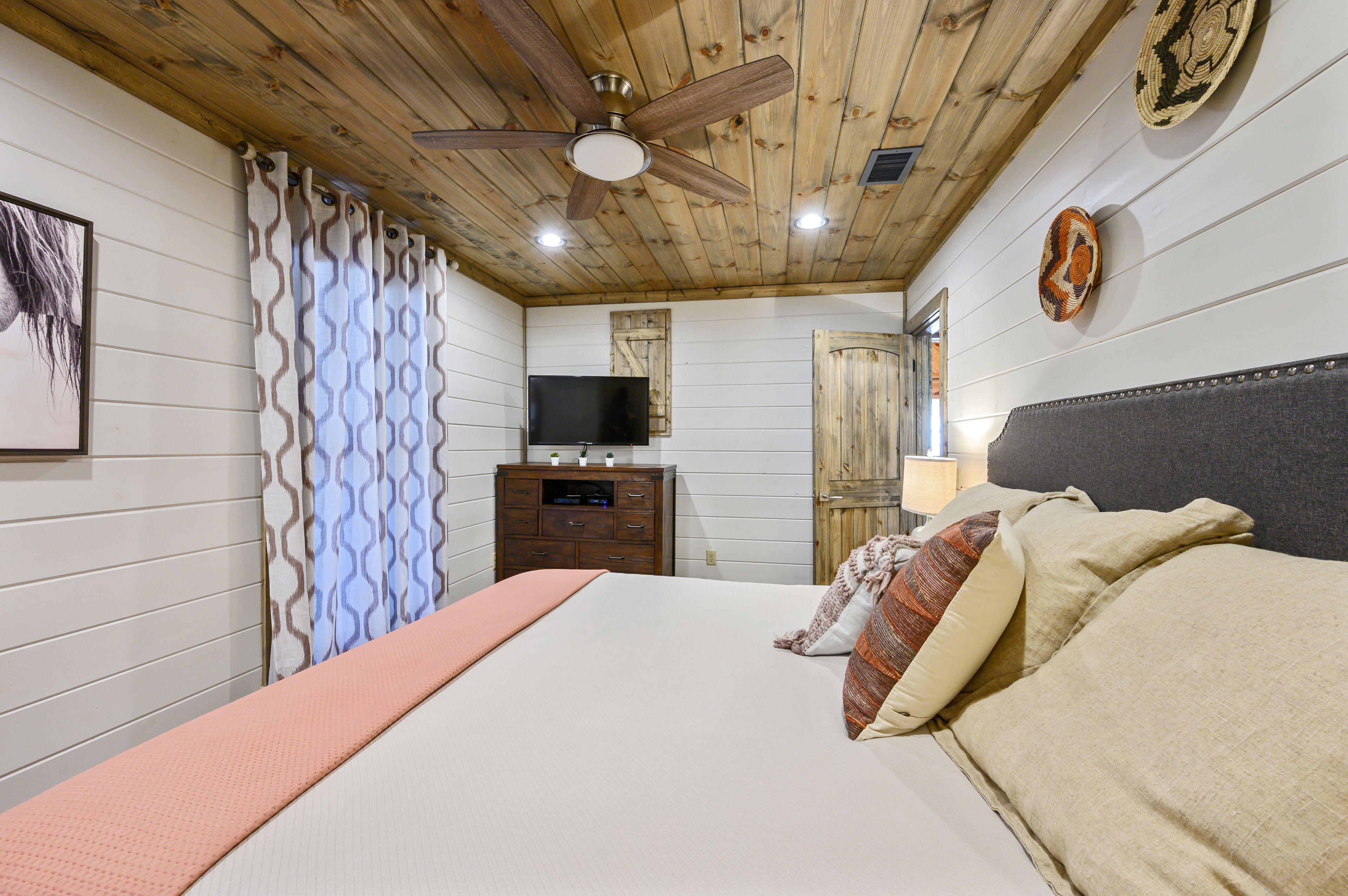 2 chambres, fer et planche à repasser, accès au Wi-Fi (inclus)