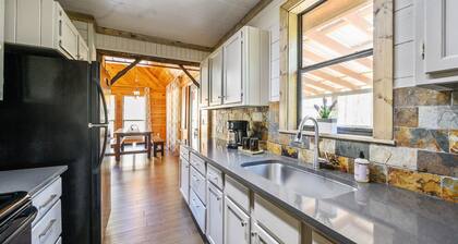 Cozy Cabin 6 Min From Lake! Supreme Location & Free Firewood.