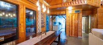 Cozy Cabin in Supreme Location Near Lake! For Families & Couples