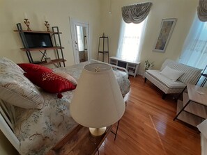 1 slaapkamer, een bureau, een strijkplank/strijkijzer, gratis wifi