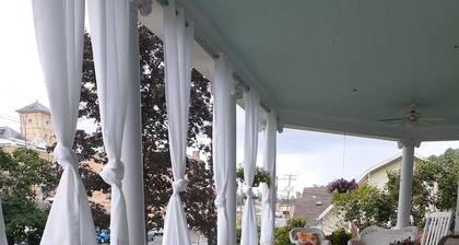 Nottingham Turret Rm w Queen Bed, Near UVaWise & Main St, Private Detached Bath