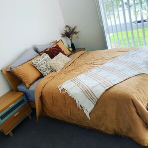 3 bedrooms, desk, iron/ironing board, free WiFi