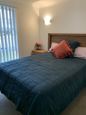 3 室のベッドルーム、デスク、アイロン / アイロン台、WiFi (無料)