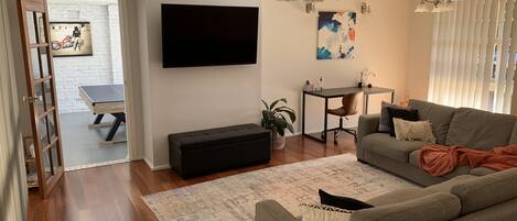 Smart-TV, videospill og bøker