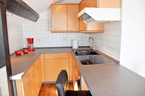 Een koelkast, een magnetron