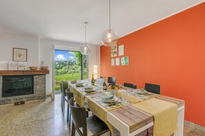 Family Villa, Multiple Bedrooms, Mountainside (Villa Giulietta Private Pool) | Dining