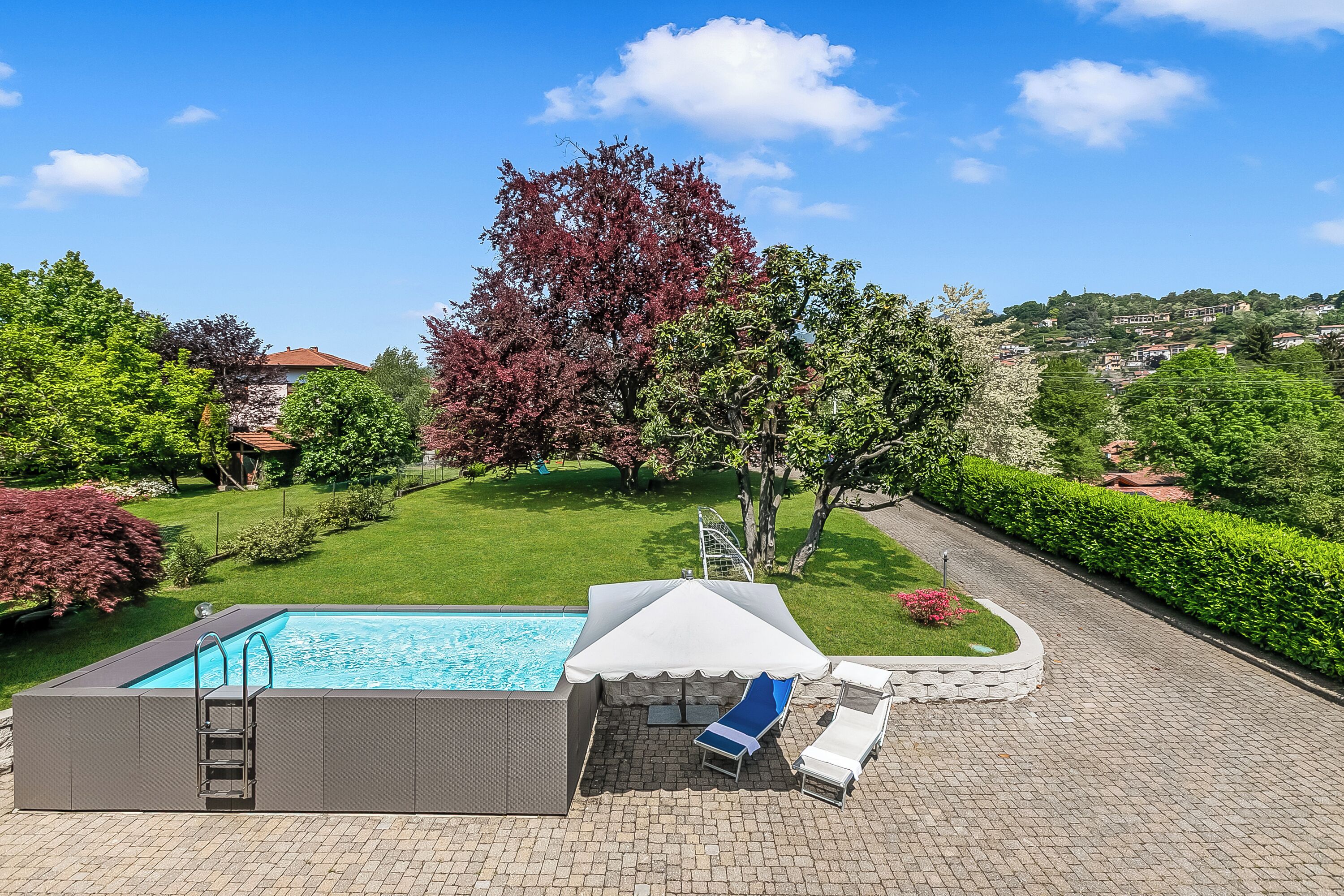 Villa familiar, varias habitaciones, junto a la montaña (Villa Giulietta Private Pool) | Alberca | Alberca al aire libre por temporada 