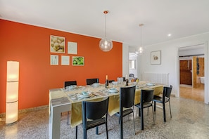Villa familiar, varias habitaciones, junto a la montaña (Villa Giulietta Private Pool) | Restaurantes