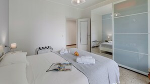 Family Villa, 4 Bedrooms, Balcony, Mountainside (Villa Giulietta: Private Pool &) | 4 bilik tidur 