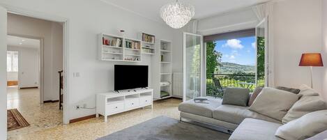 Family Villa, Multiple Bedrooms, Mountainside (Villa Giulietta Private Pool) | Living area | 21-inch flat-screen TV with digital channels, video-game console, stereo