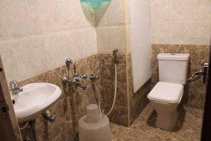 Executive Double Room | Bathroom - HOTEL ADHI RESIDENCY KANCHIPURAM (Kanchipuram)