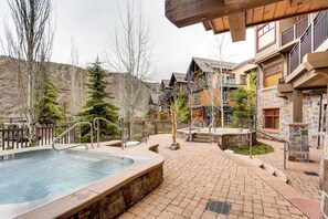 Outdoor spa tub - Capitol Peak Lodge 3220 (Snowmass Village)