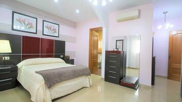 4 slaapkamers, een strijkplank/strijkijzer, wifi