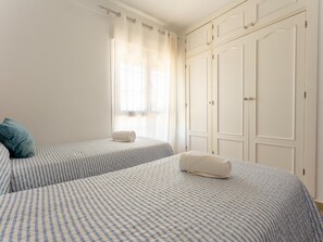 Room - Holiday Home with Pool (Venta del Pobre)