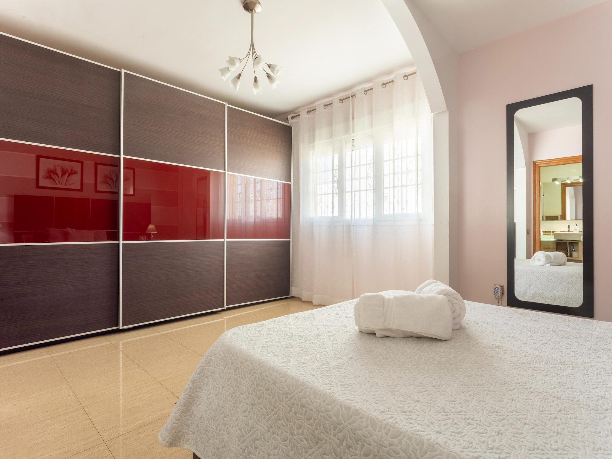 4 chambres, fer et planche à repasser, Wi-Fi