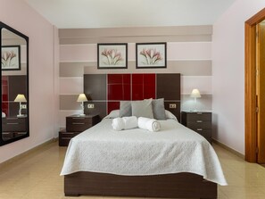 4 Schlafzimmer, Bügeleisen/Bügelbrett, WLAN