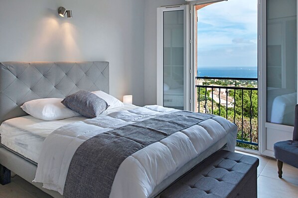 5 bedrooms, iron/ironing board
