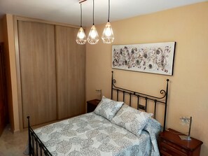 5 Schlafzimmer, Bügeleisen/Bügelbrett, Reisekinderbett, WLAN