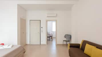 Appartamento familiare, camere multiple (Suite 1 Ondina Viareggio 200m from) | 1 camera, Wi-Fi gratuito, lenzuola