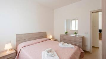 Family Apartment, Multiple Bedrooms (Suite 3 Ondina Viareggio 200m from) | 1 bedroom, free WiFi, bed sheets