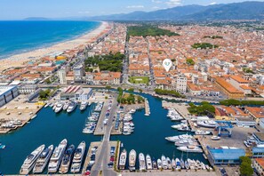 Perhehuoneisto, useita makuuhuoneita (Suite 1 Ondina Viareggio 200m from) | Huvivenesatama