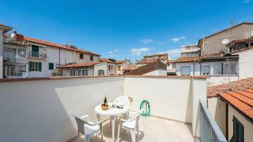 Family Apartment, Multiple Bedrooms (Suite 3 Ondina Viareggio 200m from) | Outdoor dining