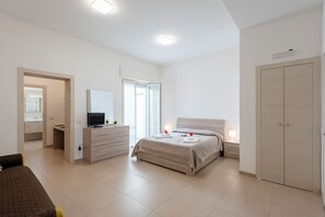 Apartemen Keluarga, beberapa kamar (Suite 1 Ondina Viareggio 200m from) | 1 kamar tidur, Wi-Fi (biaya tambahan), dan seprai linen