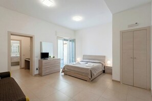 Family Apartment, 1 Bedroom, Air conditioning (Suite 1 Ondina Viareggio 200m from)