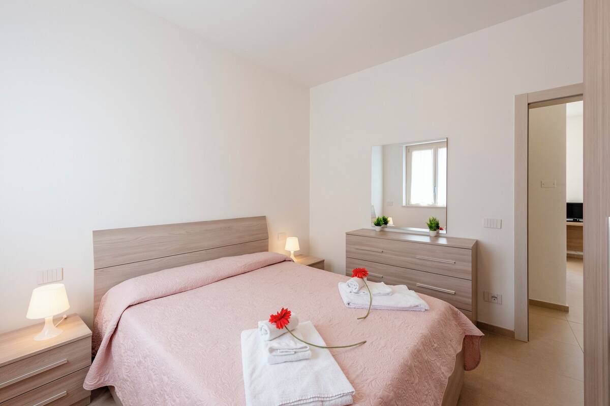 Apartemen Keluarga, beberapa kamar (Suite 3 Ondina Viareggio 200m from) | 1 kamar tidur, Wi-Fi (biaya tambahan), dan seprai linen