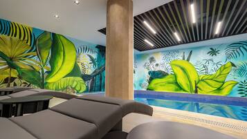 Innenpool, Außenpool (je nach Saison geöffnet), Cabañas (kostenlos)