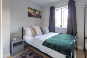 Apartment | 2 bedrooms, individually decorated, desk, iron/ironing board - Karah Suites - Livery House (Reading)