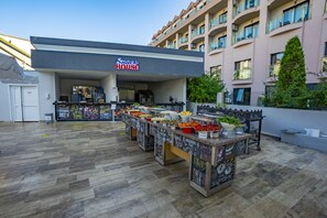 Ruokailu