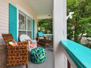 Terrace/patio - Cottage Near Pool, Walk to Beach, Cafe, and Shopping (Destin)