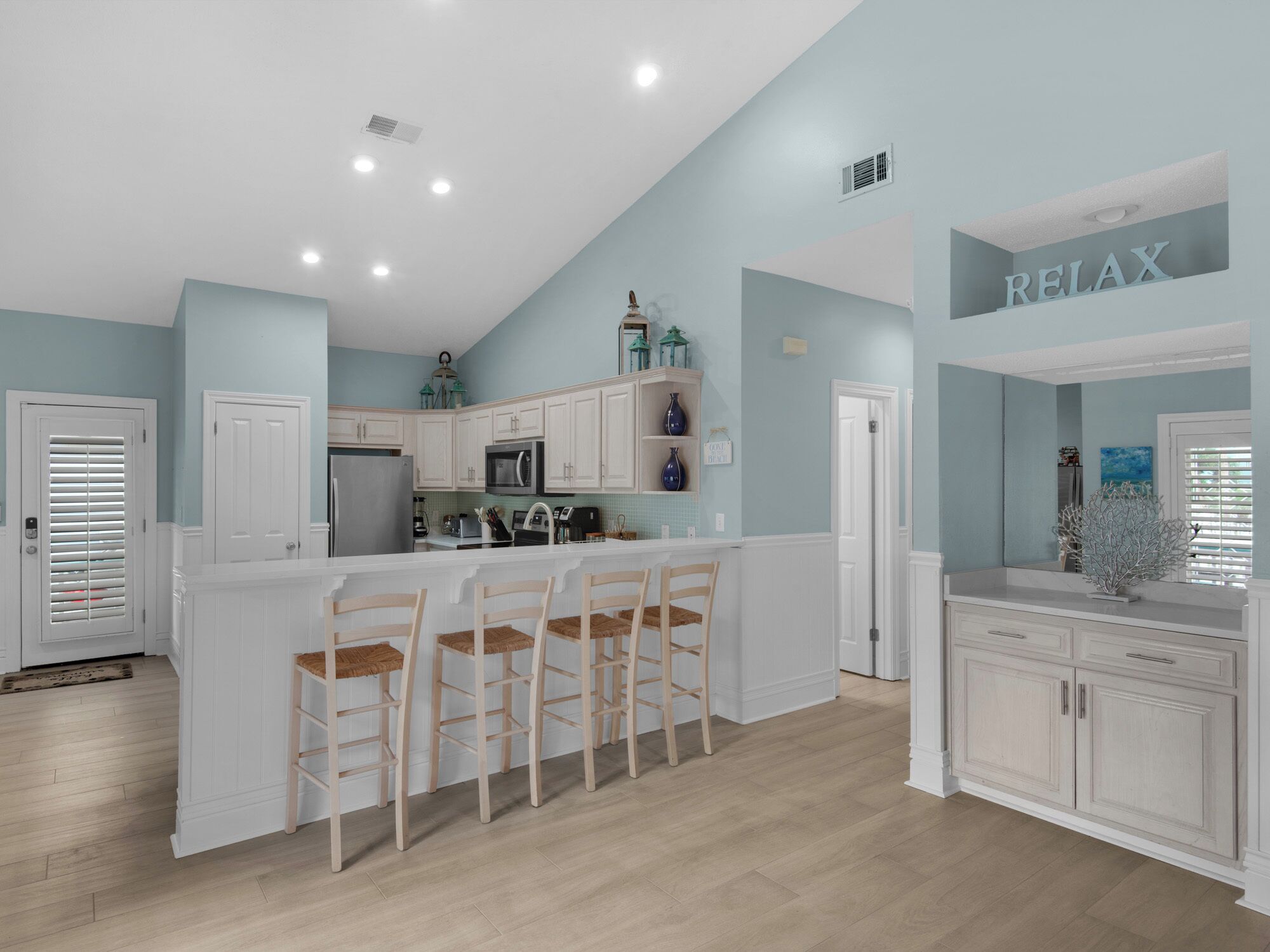 Refrigerador, microondas, horno y parrilla de estufa 