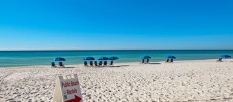 Cottage Near Pool, Walk to Beach, Cafe, and Shopping