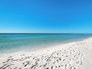 Beach nearby - Cottage Near Pool, Walk to Beach, Cafe, and Shopping (Destin)