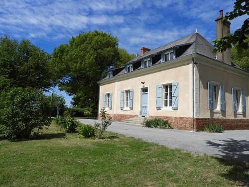 Charming Cottage Near Le Mans: Garden, Terrace, 4 Bedrooms, 3 Bathrooms, Wi-Fi, Family Friendly