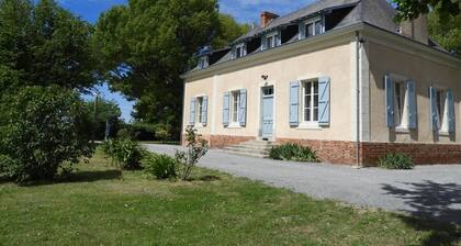 Charming Cottage Near Le Mans: Garden, Terrace, 4 Bedrooms, 3 Bathrooms, Wi-Fi, Family Friendly