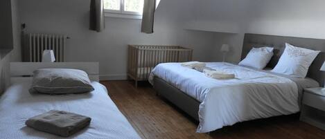 4 Schlafzimmer, kostenloses WLAN, Bettwäsche