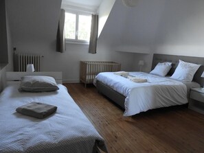 4 bedrooms, free WiFi, bed sheets