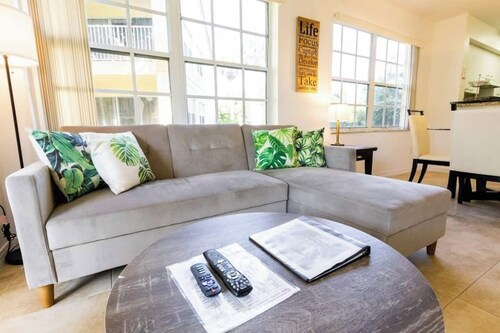 270B - Boca Retreat w/ Pool, Parking, Near Evert Tennis & Shops