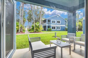 Terrace/patio - 350B - Boca Retreat w/ Pool, Parking, Near Evert Tennis & Shops (Boca Raton)