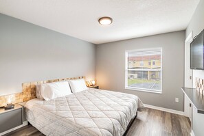 3 室のベッドルーム、旅行用ベビーベッド、WiFi、ベッドシーツ